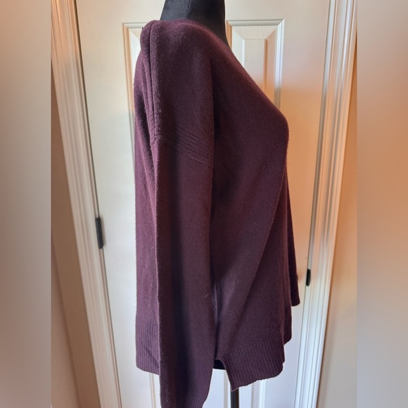 Women's SWTR V-Neck a touch of cashmere Sweater - Burgundy NWT - Picture 6 of 8